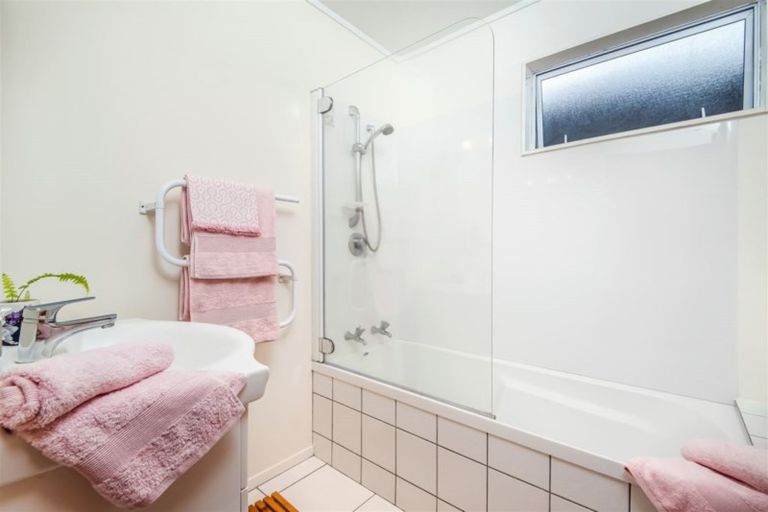 Photo of property in 20 Rugby Road, Birkenhead, Auckland, 0626