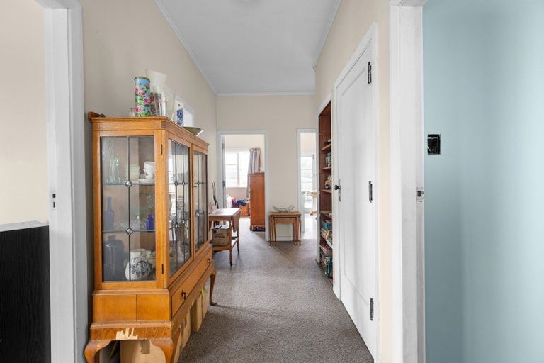 Photo of property in 17 Robert Street, Marton, 4710