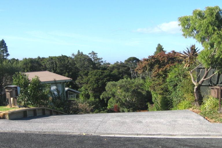 Photo of property in 30 Raymond Terrace, Northcote, Auckland, 0627