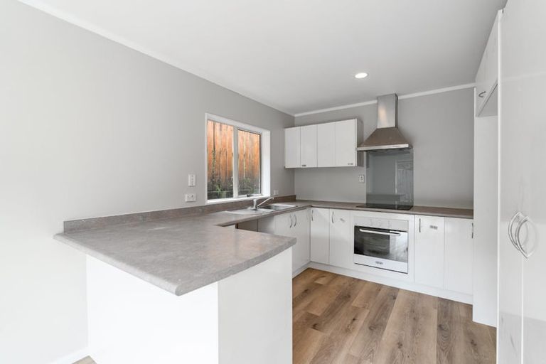 Photo of property in 44 De Havilland Drive, Goodwood Heights, Auckland, 2105