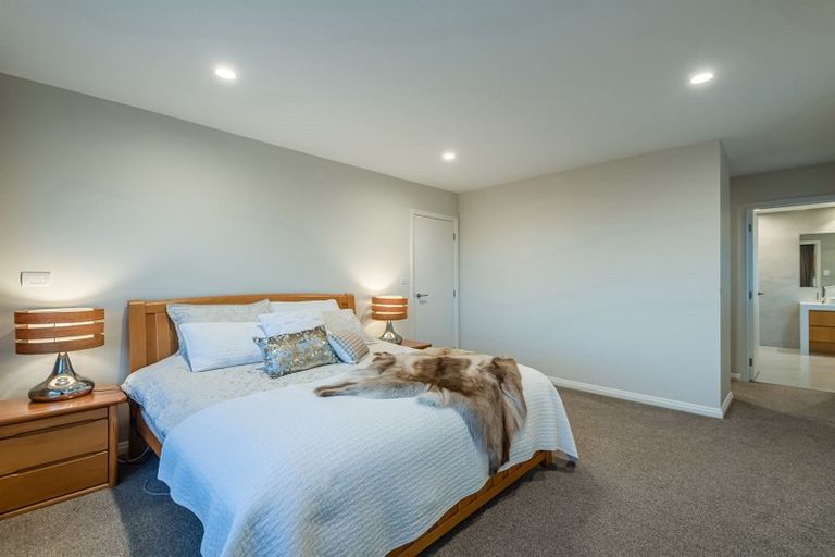 Photo of property in 13a Parr Terrace, Castor Bay, Auckland, 0620