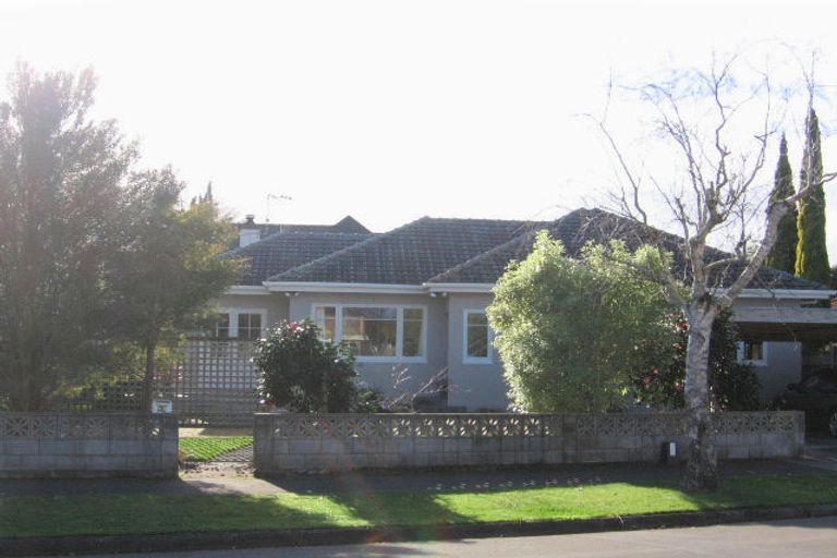 Photo of property in 12a Montgomery Terrace, Hokowhitu, Palmerston North, 4410