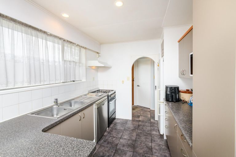 Photo of property in 1 Essex Place, Milson, Palmerston North, 4414