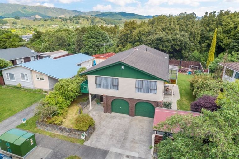 Photo of property in 30 Larchmont Grove, Totara Park, Upper Hutt, 5018