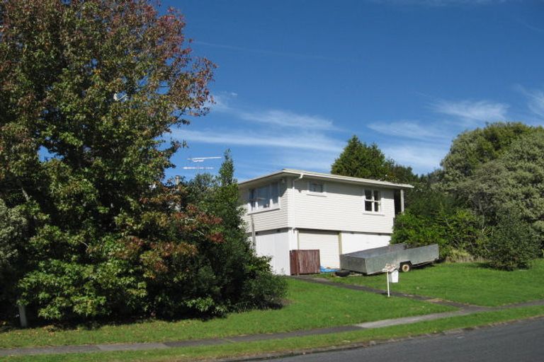 Photo of property in 1 La Trobe Street, Pakuranga Heights, Auckland, 2010