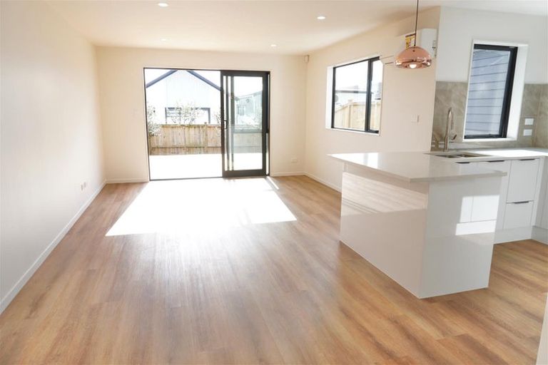 Photo of property in 16 Combat Street, Papakura, 2110