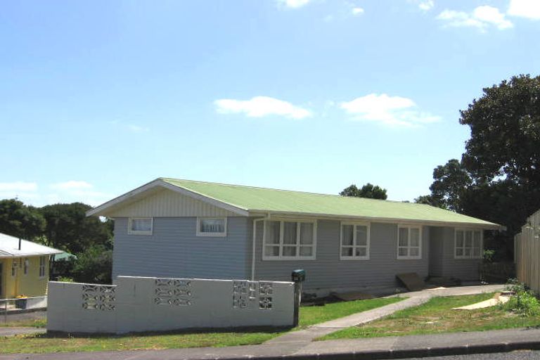 Photo of property in 11 Gatman Street, Birkdale, Auckland, 0626