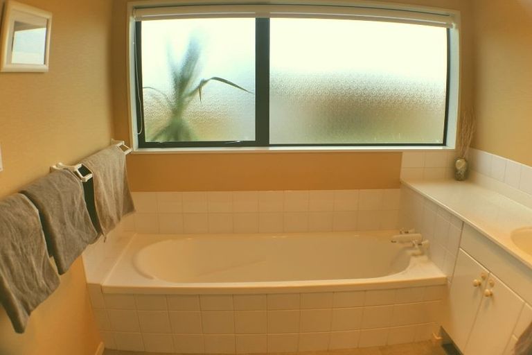 Photo of property in 21 Evansbel Place, Papamoa Beach, Papamoa, 3118