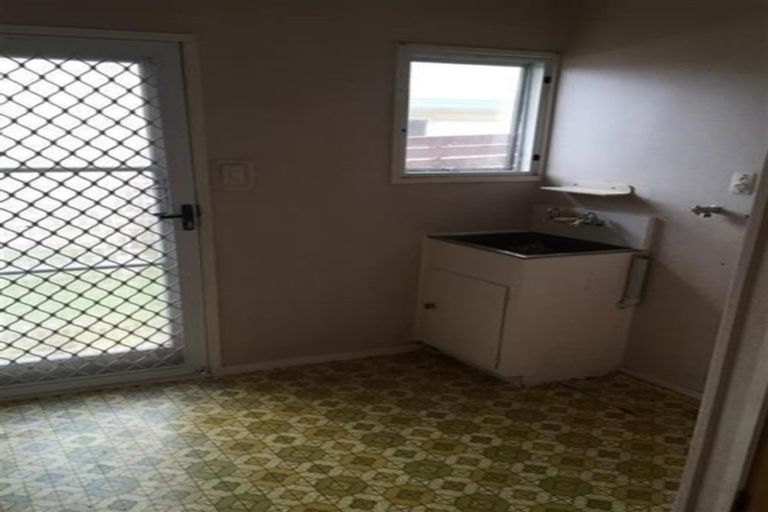 Photo of property in 2/28 Grande Vue Road, Hillpark, Auckland, 2102