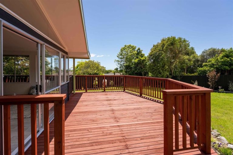 Photo of property in 15 Ruru Street, Waikanae, 5036