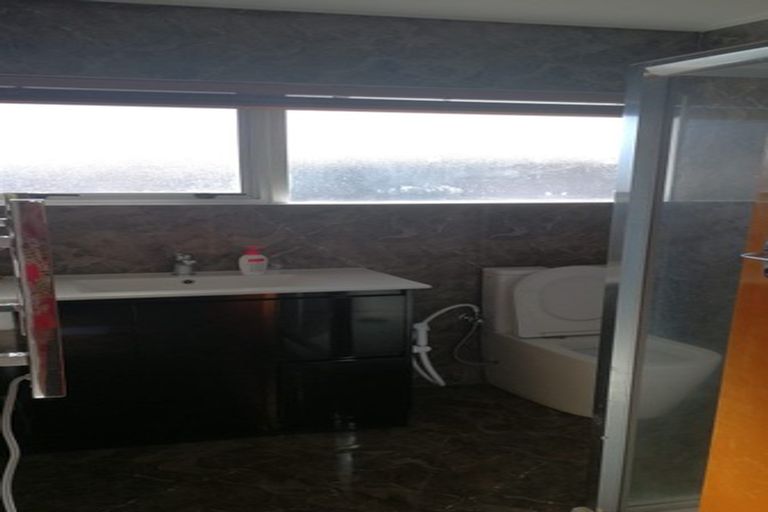 Photo of property in 2 Challinor Street, Pakuranga, Auckland, 2010