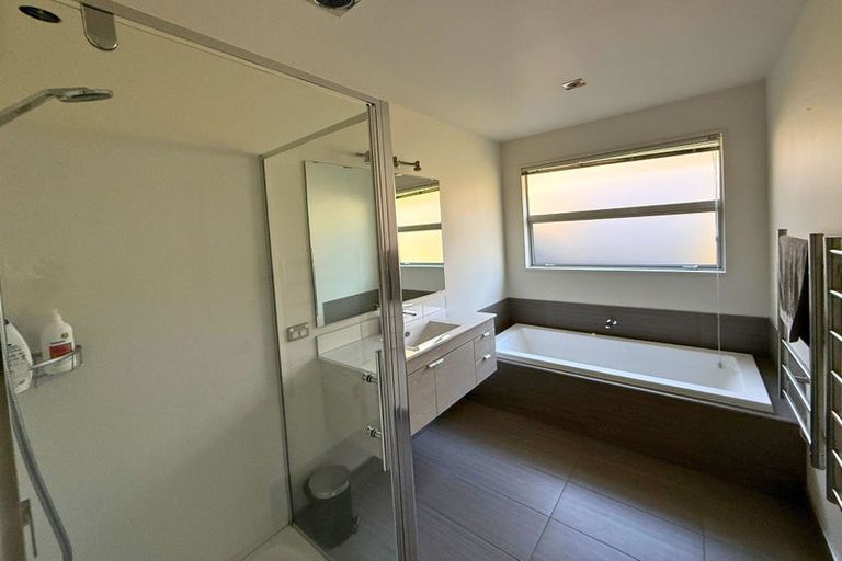 Photo of property in 28 Kelliher Drive, Wanaka, 9305