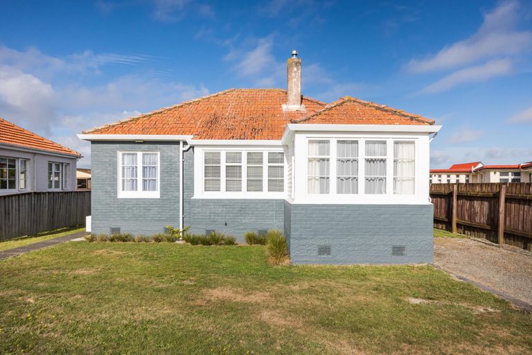 Photo of property in 35 Kauri Street, Roslyn, Palmerston North, 4414