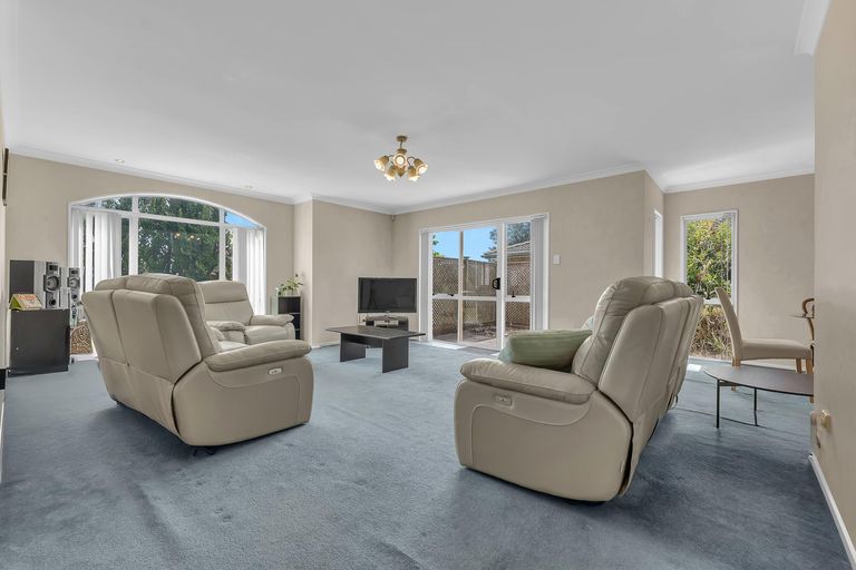 Photo of property in 60 Wattle Farm Road, Wattle Downs, Auckland, 2103