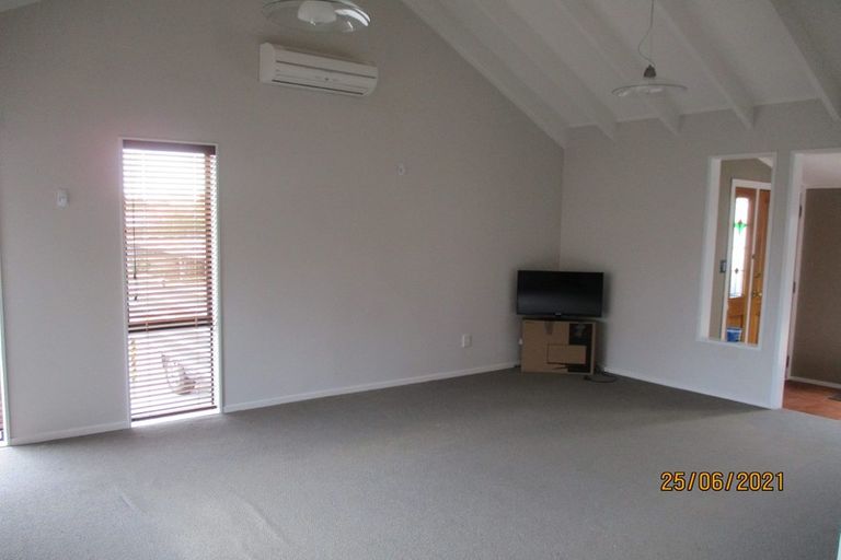 Photo of property in 2/28 De Quincey Terrace, Highland Park, Auckland, 2010