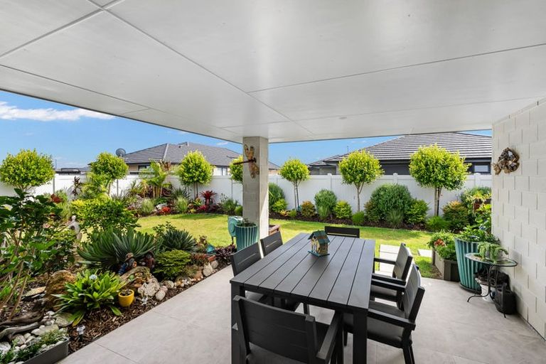 Photo of property in 104 Kaurinui Crescent, One Tree Point, 0118