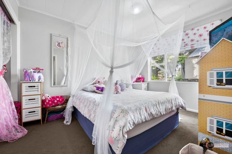 Photo of property in 70 Major Drive, Kelson, Lower Hutt, 5010