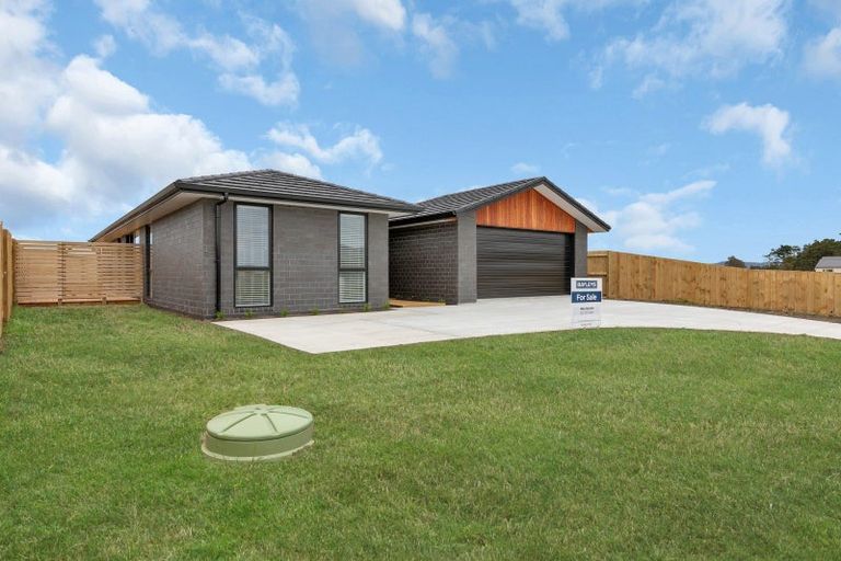 Photo of property in 15 Te Taniwha Road, One Tree Point, 0118