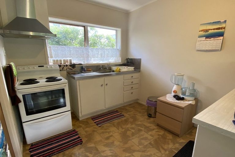 Photo of property in 48 Onewa Road, Northcote Point, Auckland, 0627