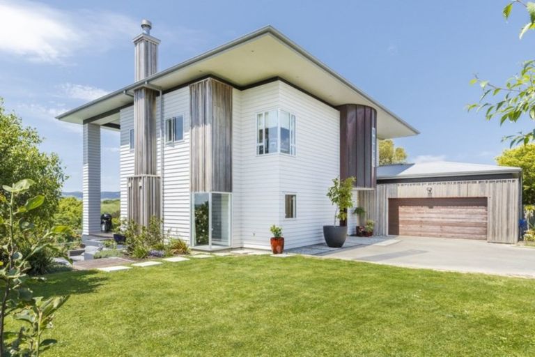 Photo of property in 51 The Strand, Fitzherbert, Palmerston North, 4410