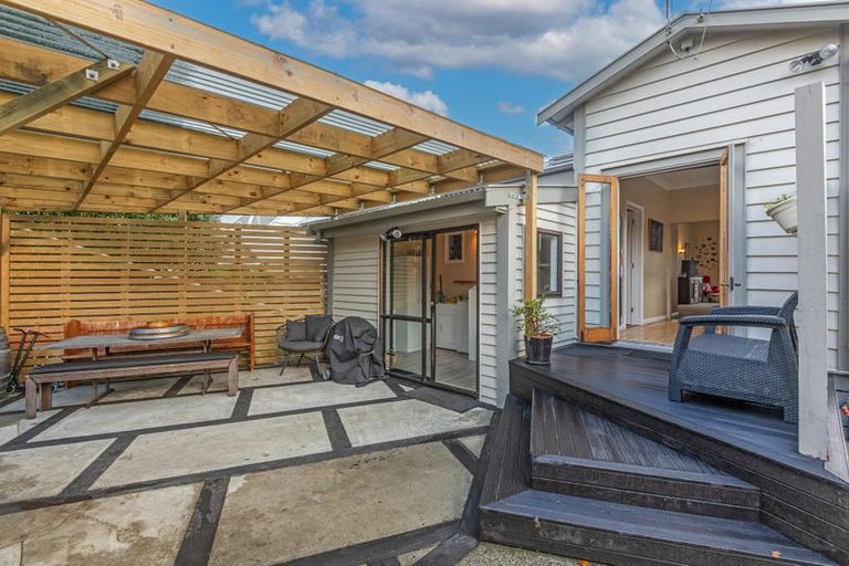 Photo of property in 43 Knowles Street, Terrace End, Palmerston North, 4410