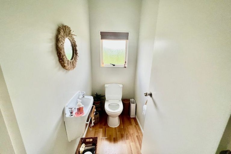 Photo of property in 31 Rifleman Rise, Unsworth Heights, Auckland, 0632