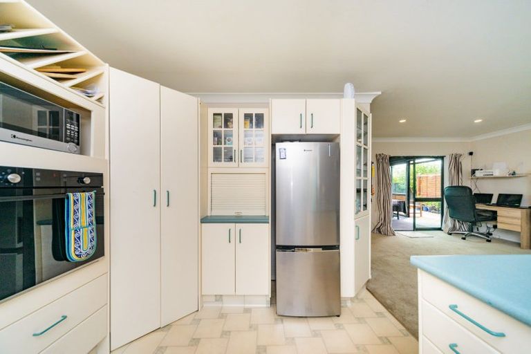 Photo of property in 27 Strachan Way, Highbury, Palmerston North, 4412