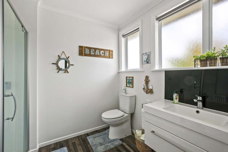 Photo of property in 53 Govett Avenue, Frankleigh Park, New Plymouth, 4310