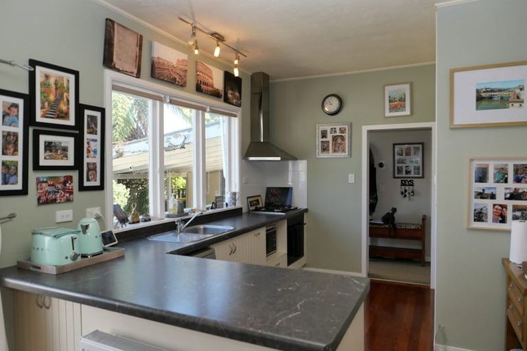 Photo of property in 213 Te Moana Road, Waikanae, 5036