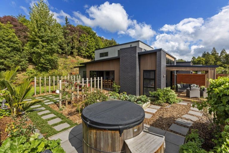 Photo of property in 3 Okoare Lane, Ferndale, New Plymouth, 4310