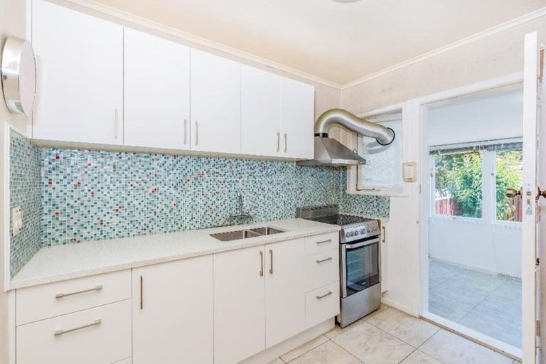 Photo of property in 2/36 Holland Road, Hillcrest, Auckland, 0627