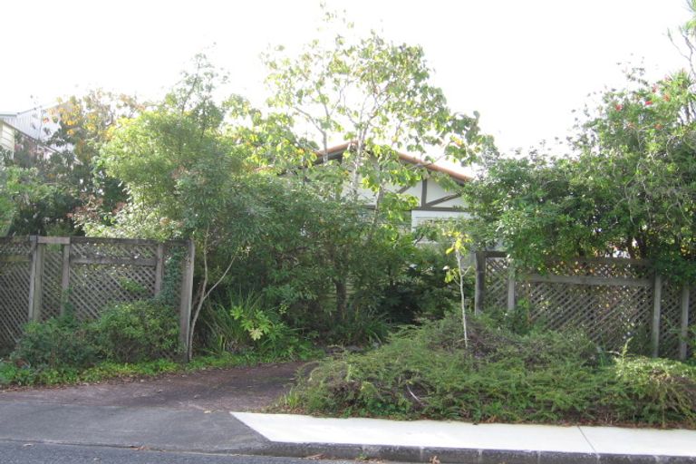 Photo of property in 42 Gill Avenue, Te Atatu Peninsula, Auckland, 0610