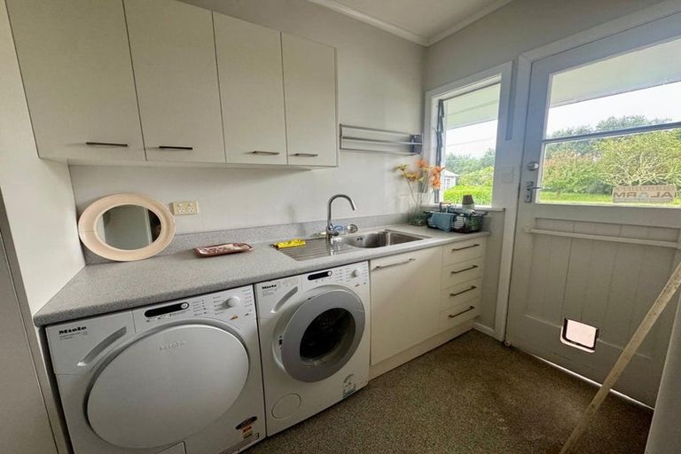 Photo of property in 100 Parrs Cross Road, Henderson, Auckland, 0612