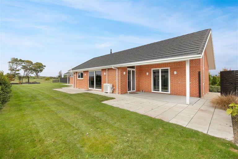 Photo of property in 12 Mapleham Drive, Pegasus, 7612