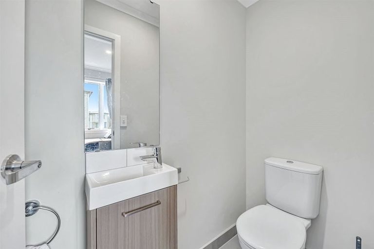Photo of property in 28 Fernly Rise, Flat Bush, Auckland, 2019