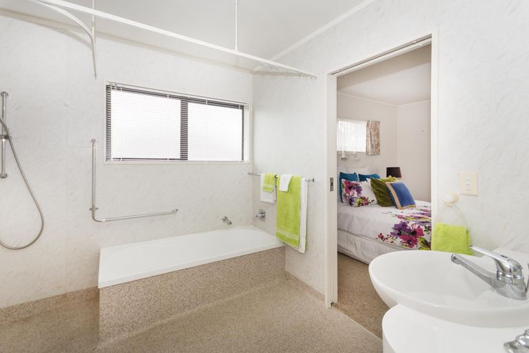 Photo of property in 9 Collie Road, Pukekohe, 2120