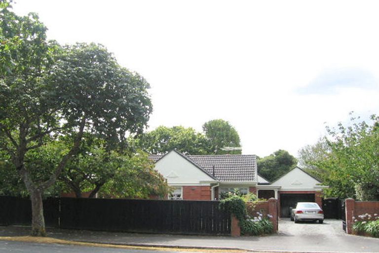 Photo of property in 15 Golf Road, Heretaunga, Upper Hutt, 5018