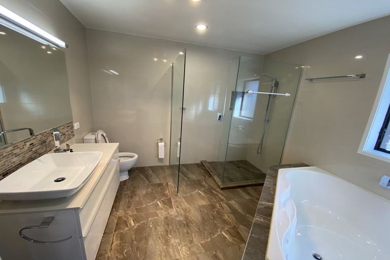 Photo of property in 24 Luckens Road, West Harbour, Auckland, 0618