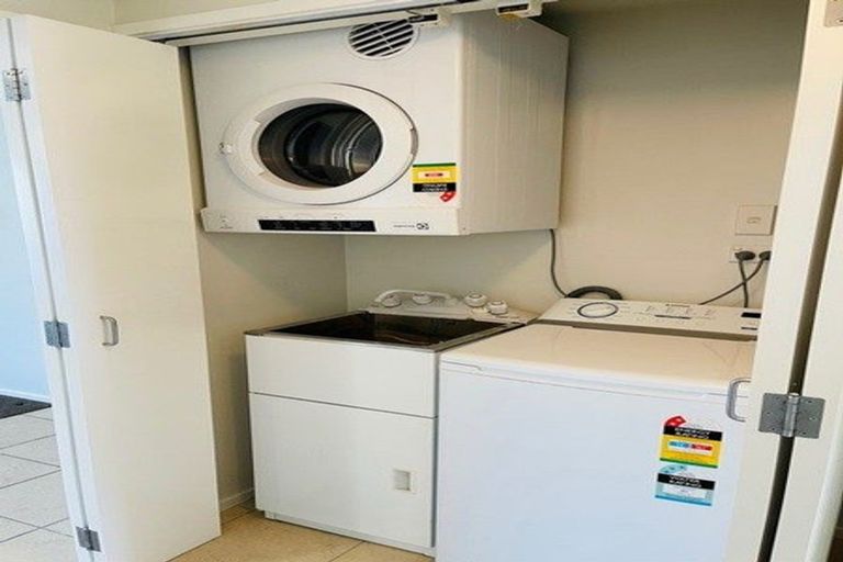 Photo of property in 2/30 Opito Way, East Tamaki, Auckland, 2013