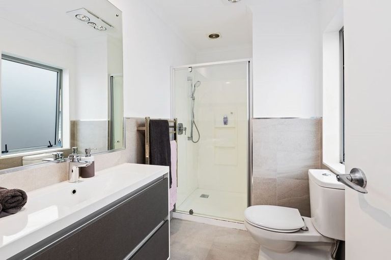 Photo of property in 11 Kukuwai Avenue, Red Beach, 0932