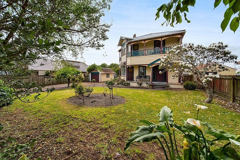 Photo of property in 68 Collins Street, Hawera, 4610