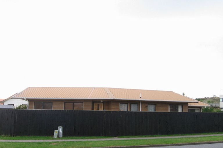 Photo of property in 97 Queens Road, Waikanae Beach, Waikanae, 5036