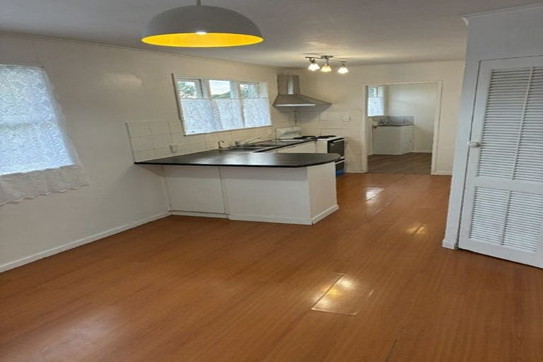 Photo of property in 14 Helena Street, Massey, Auckland, 0614