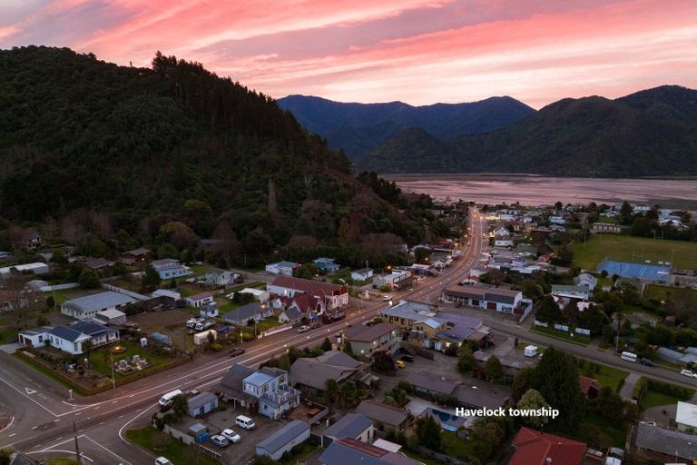 Photo of property in 27 Lawrence Street, Havelock, 7100