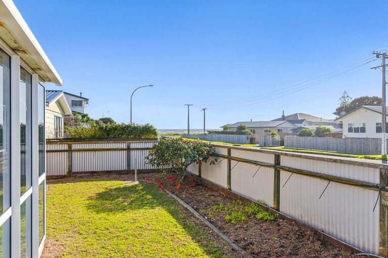 Photo of property in 5 Karaka Street, Otaki Beach, Otaki, 5512