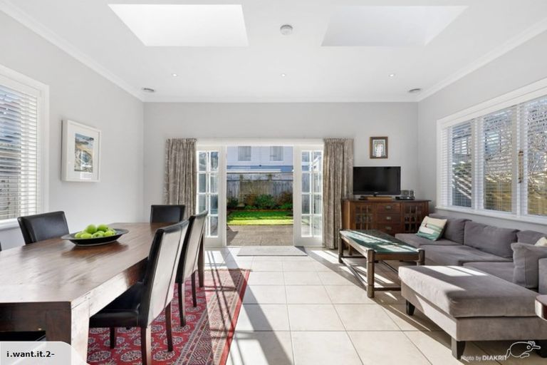 Photo of property in 22 Trent Street, Island Bay, Wellington, 6023