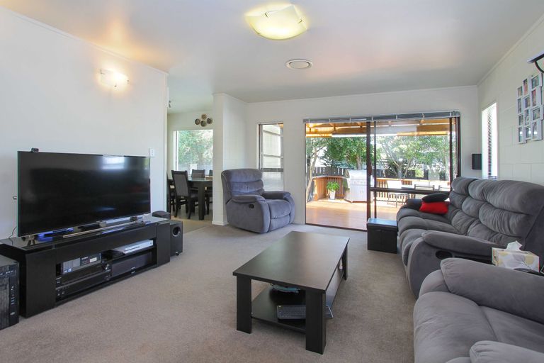 Photo of property in 1/7 Mannering Place, Hillcrest, Auckland, 0627