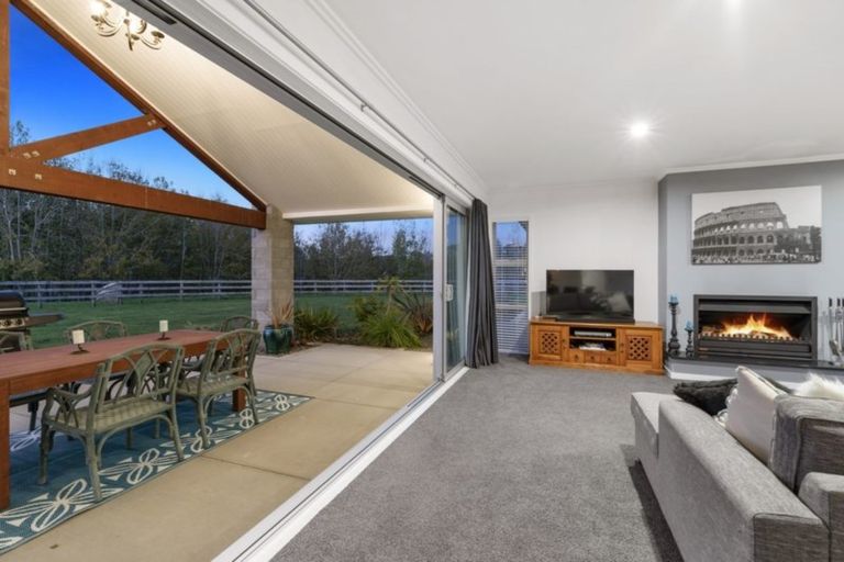 Photo of property in 939 Kahikatea Flat Road, Waitoki, Kaukapakapa, 0871