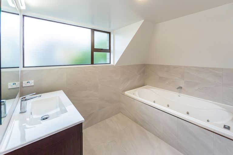 Photo of property in 33 O'connor Place, Burnside, Christchurch, 8053