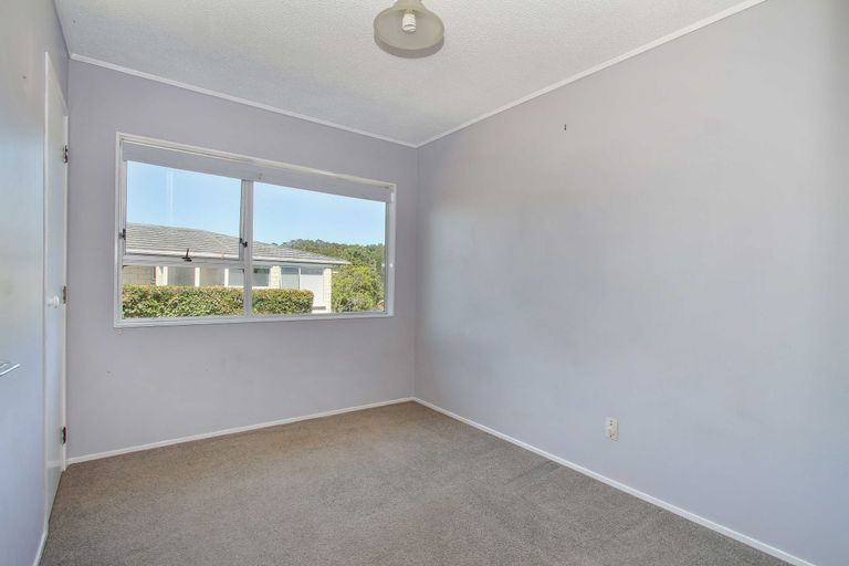 Photo of property in 2/117 Lynn Road, Bayview, Auckland, 0629